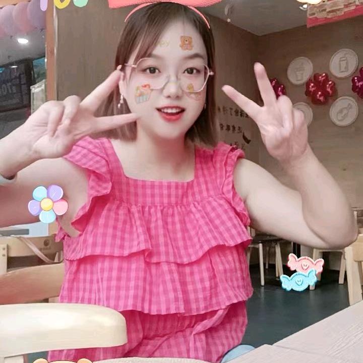 爱吃草莓蛋糕傻女