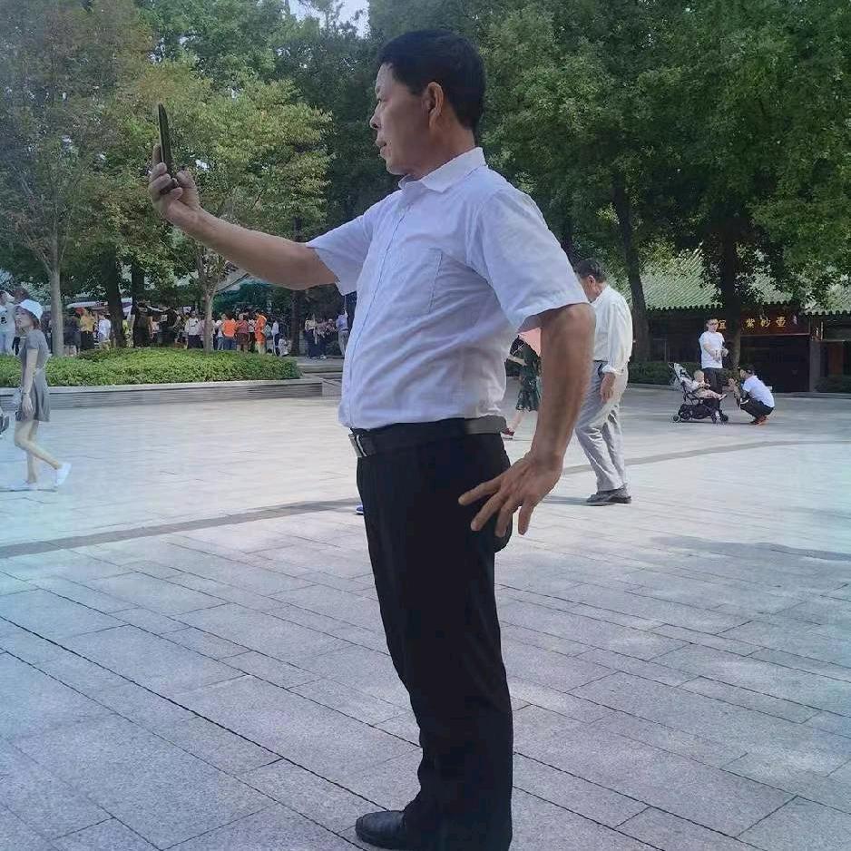 搞笑哥每天不同的分享