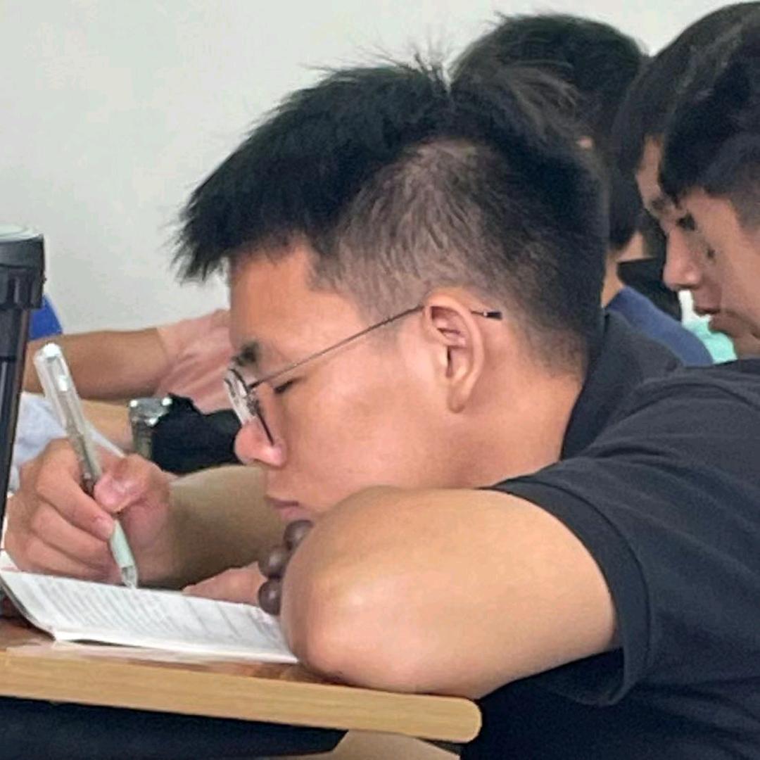 王小小。