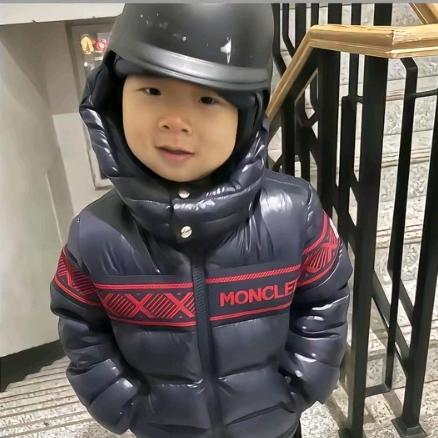 八月
