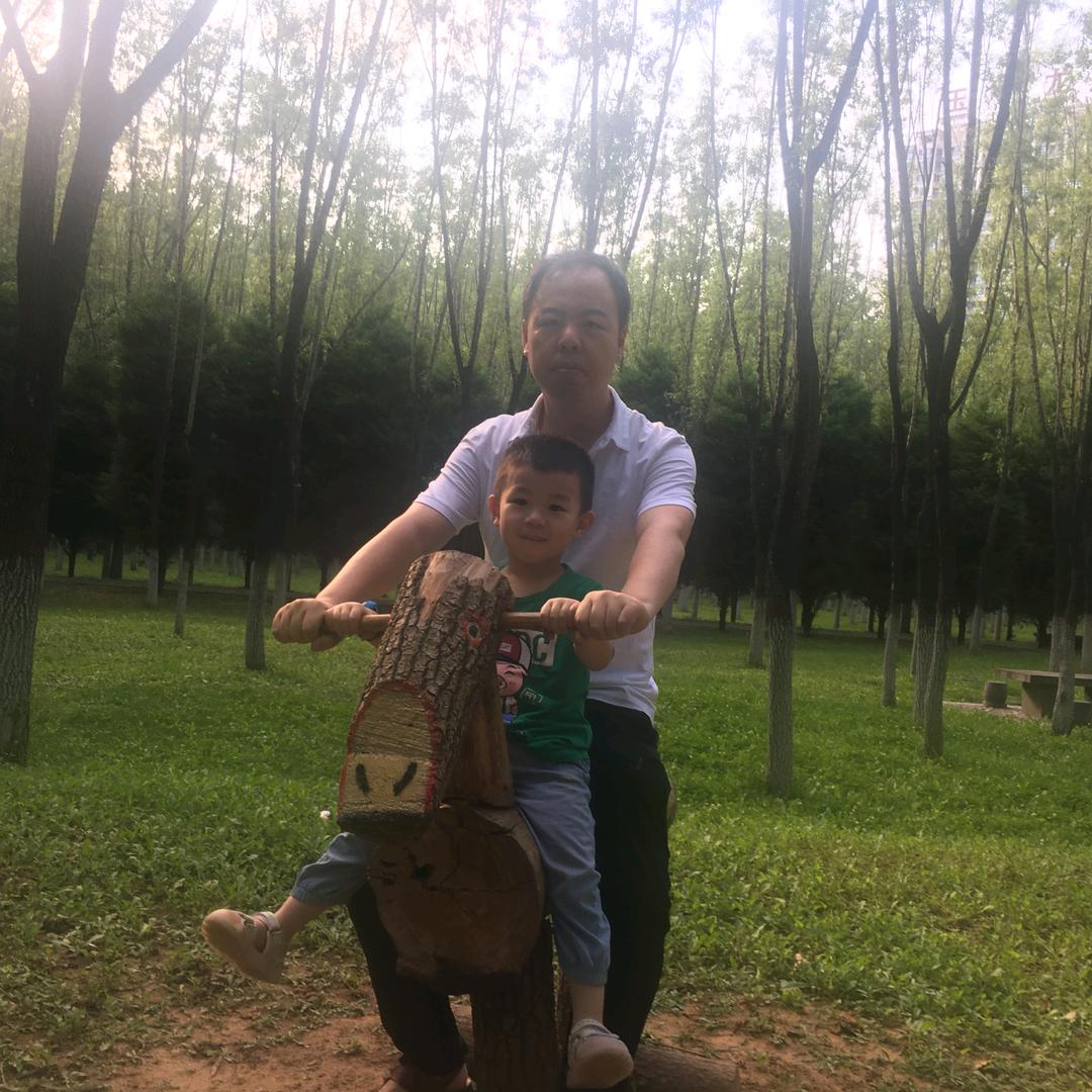 小小伟