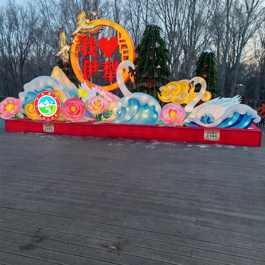 大鹏展翅，惊四海