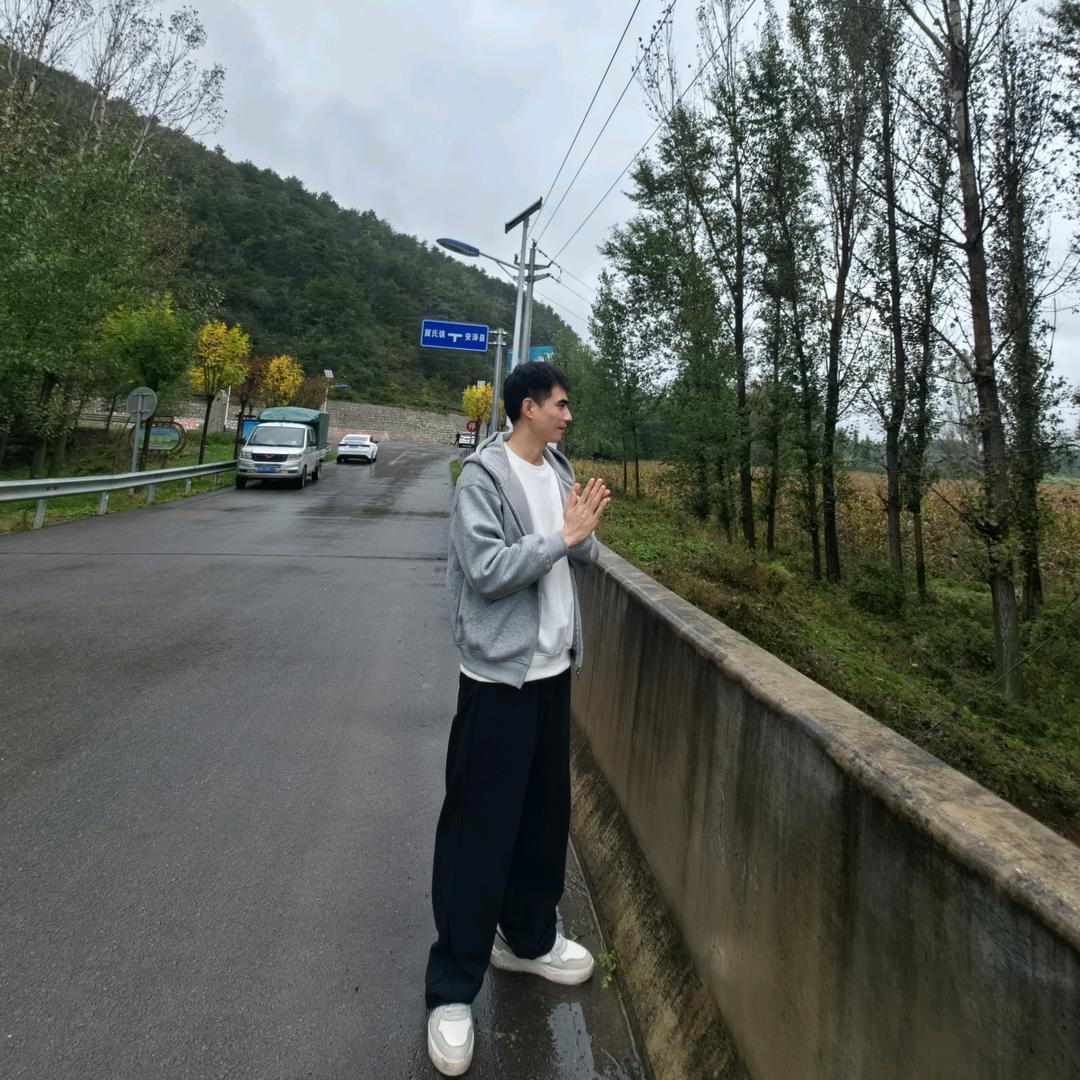 吕斌在锦悦府售楼部