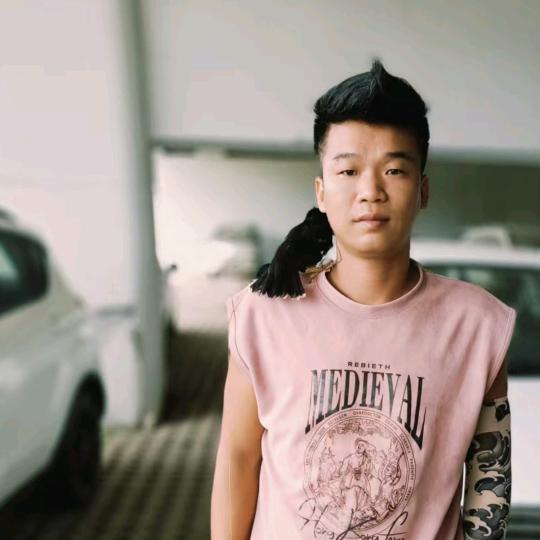 打地摊卖艺