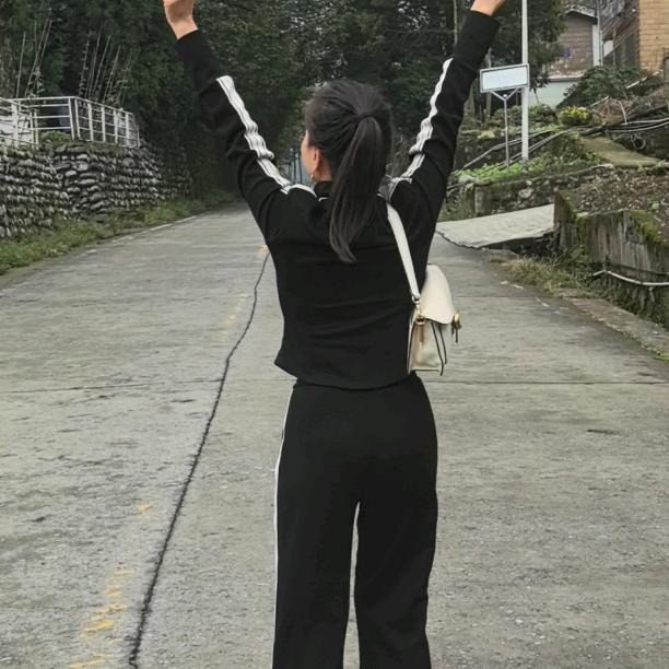 牛仔港餐饮连锁～ 杨蕾