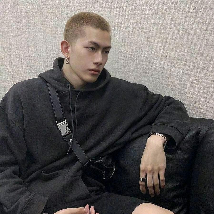 俊'