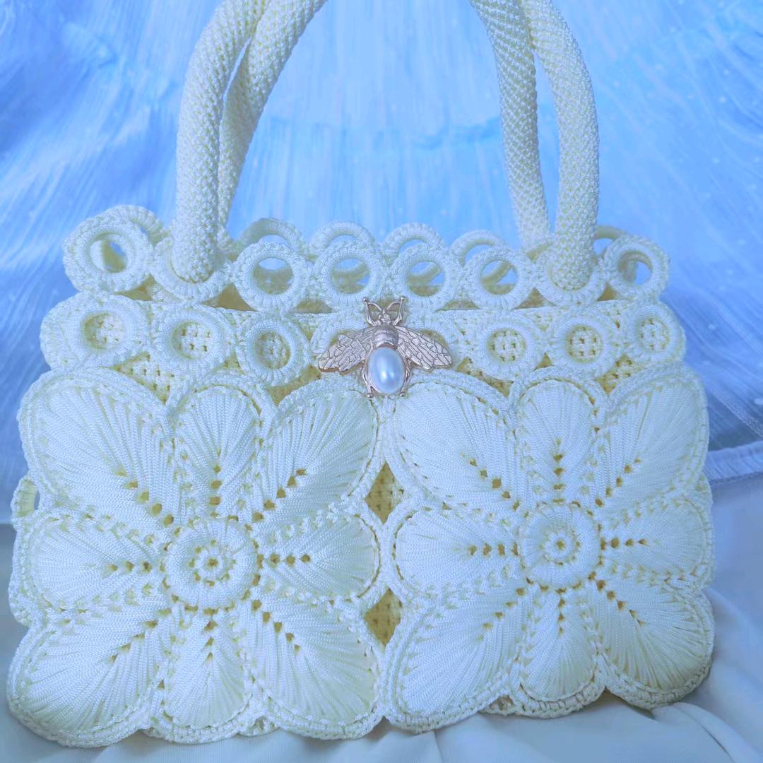 小老太手工钩织