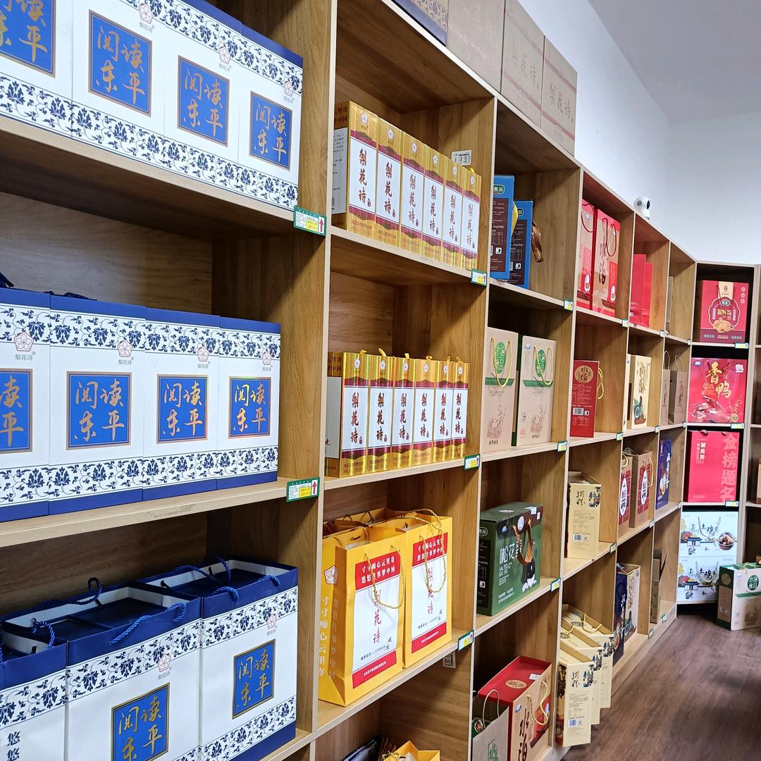 @东平梨花诗酒_唐倩