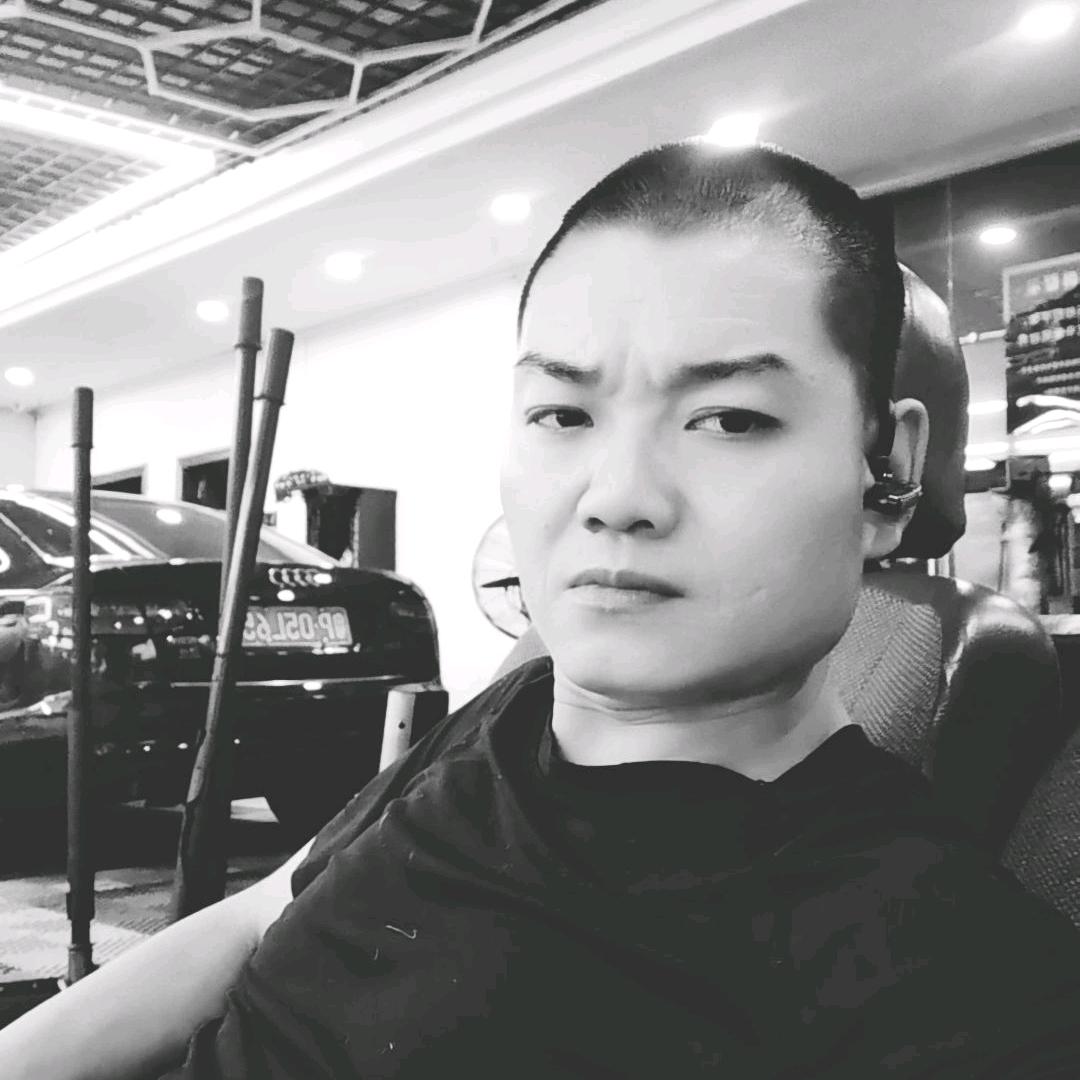 我的梦想还没实现一直都是一个人在努力。