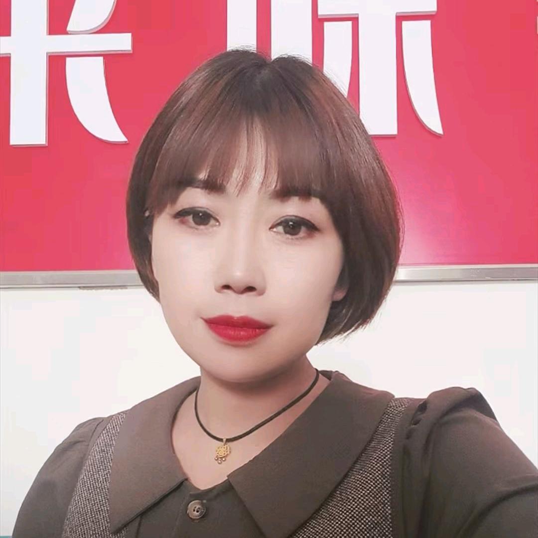 在万古镇卖门的80后