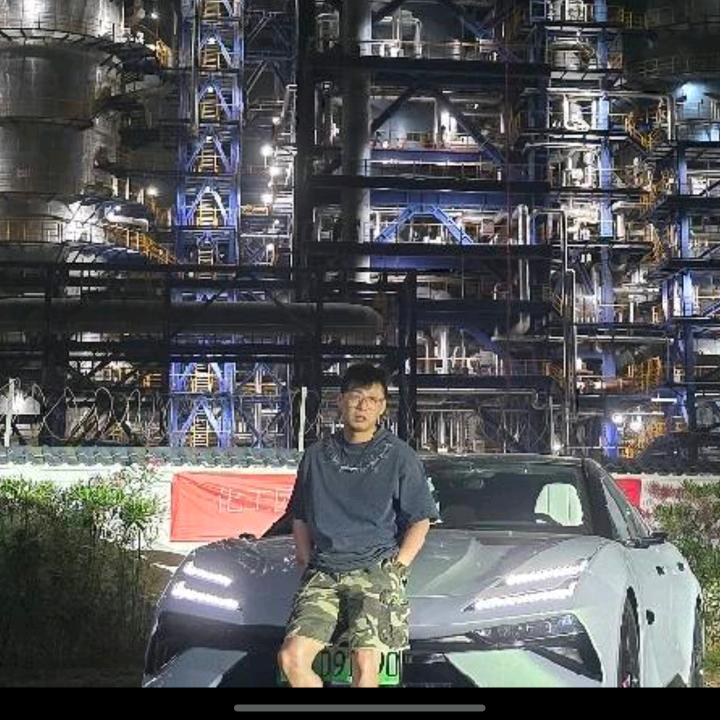 爱钓巨物的小伙