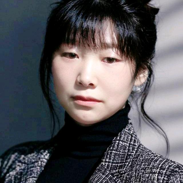 李小梅。
