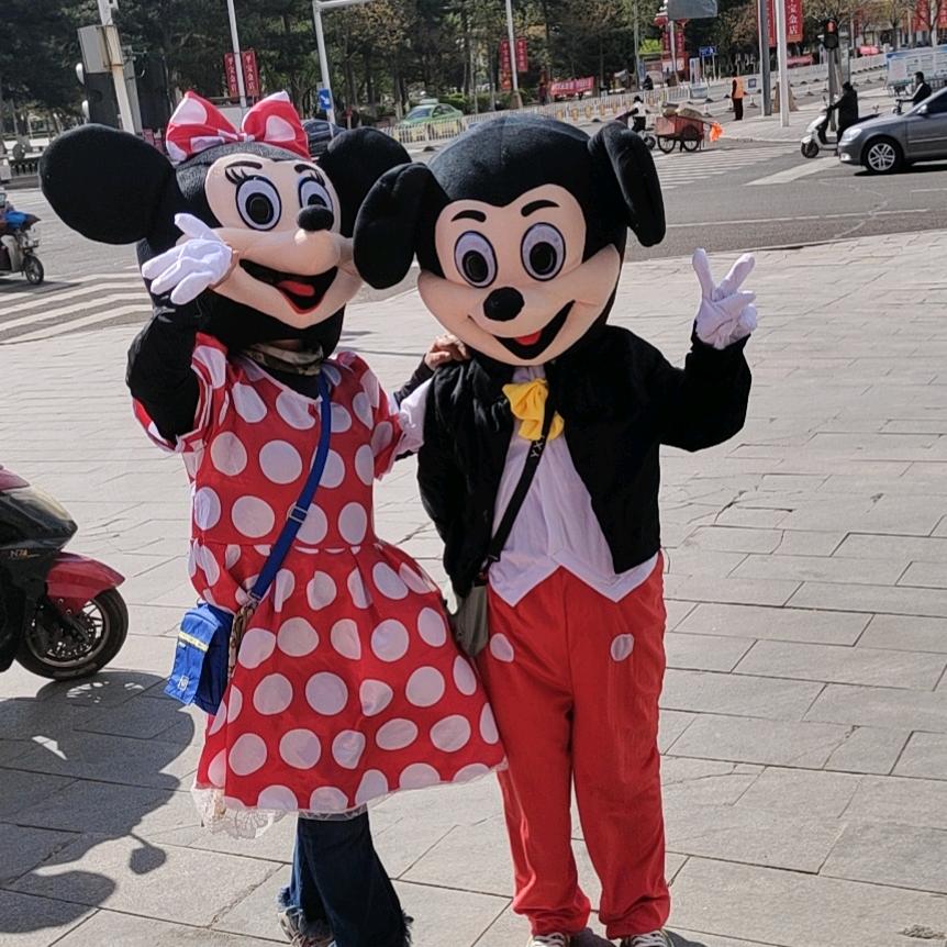 被啃弯的月亮🌙323