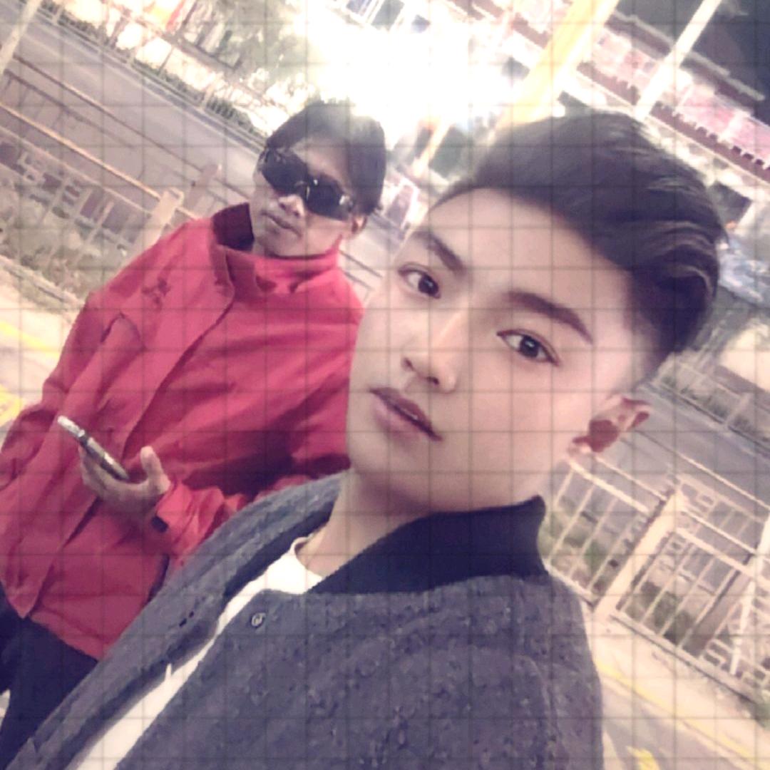 藏家男孩扎
