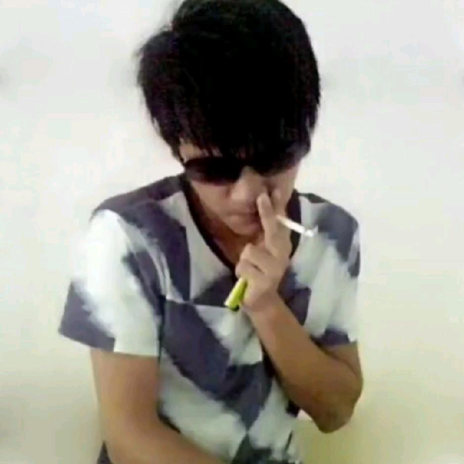 素衣清颜淡若尘