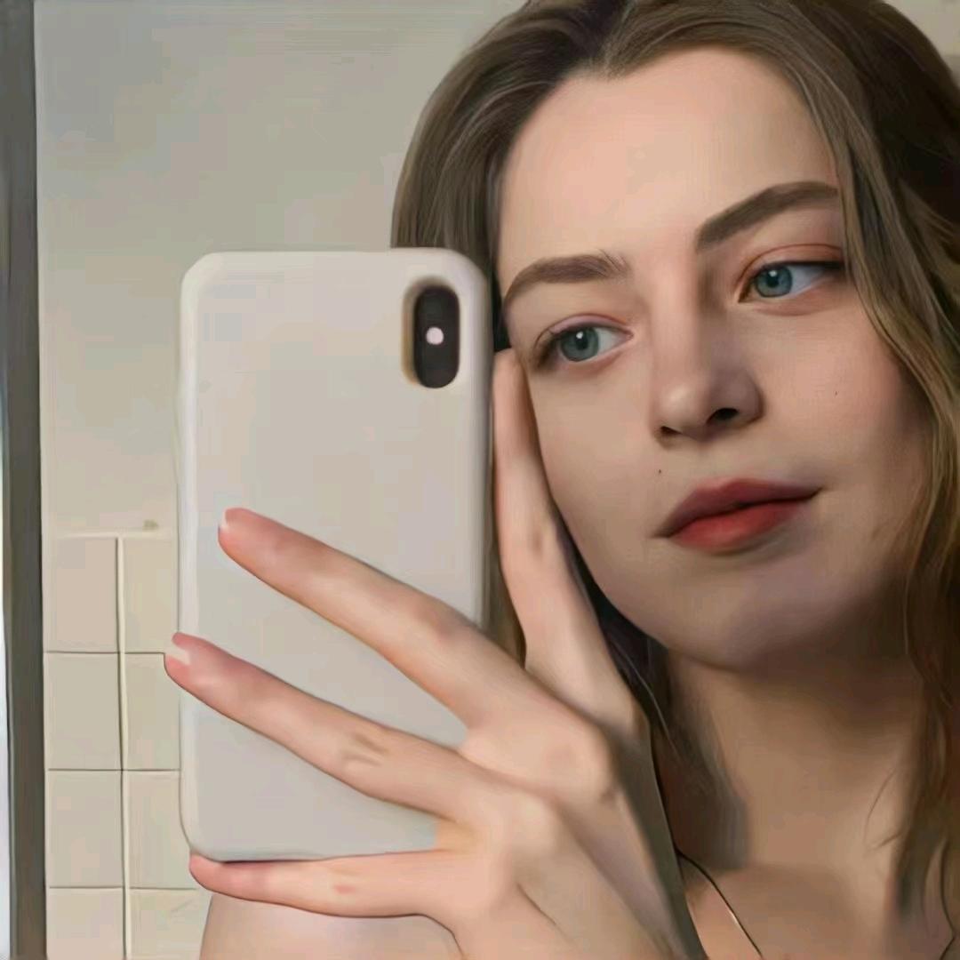 无忧无虑的女孩。