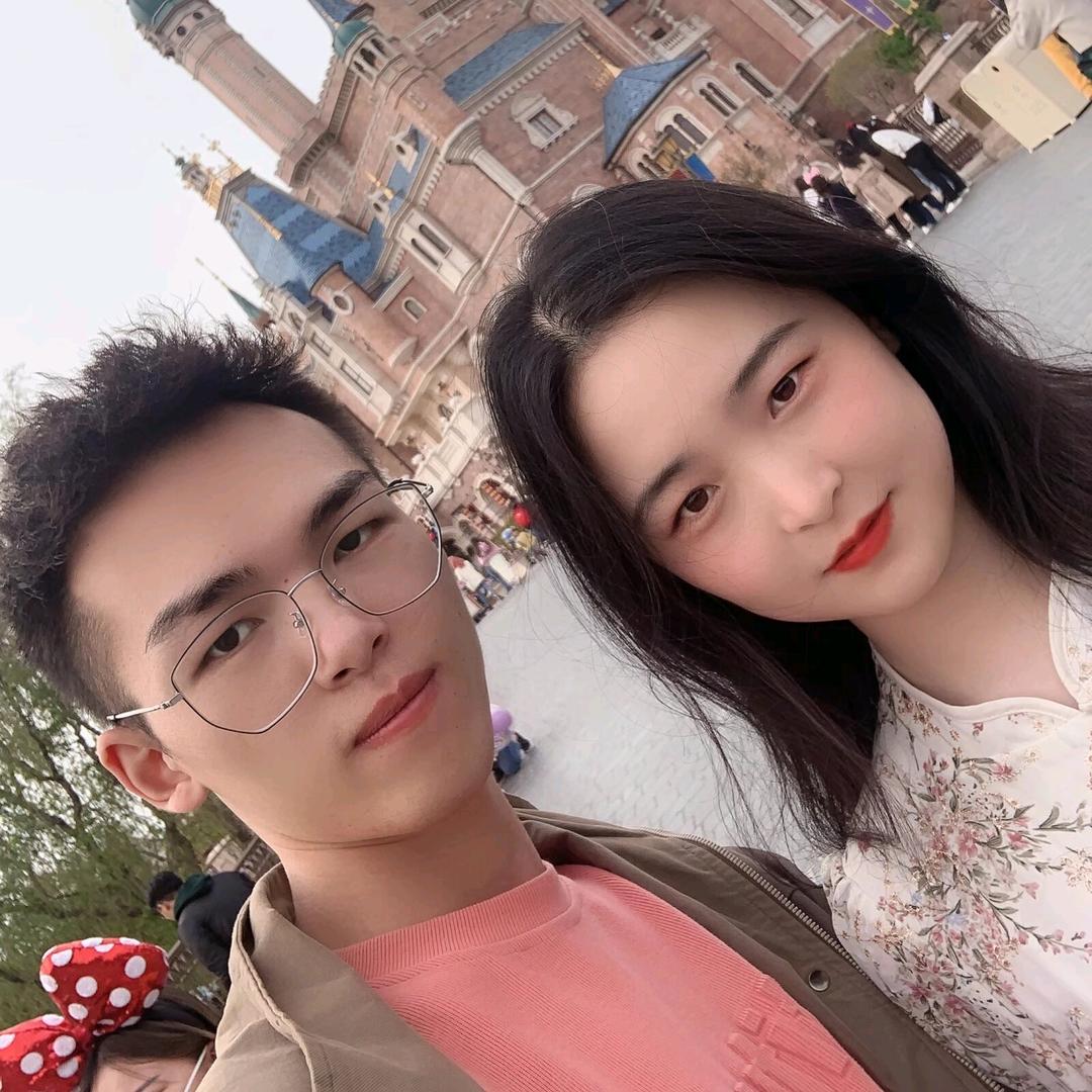 伊旗开超超超大女装店的旺仔夫妇
