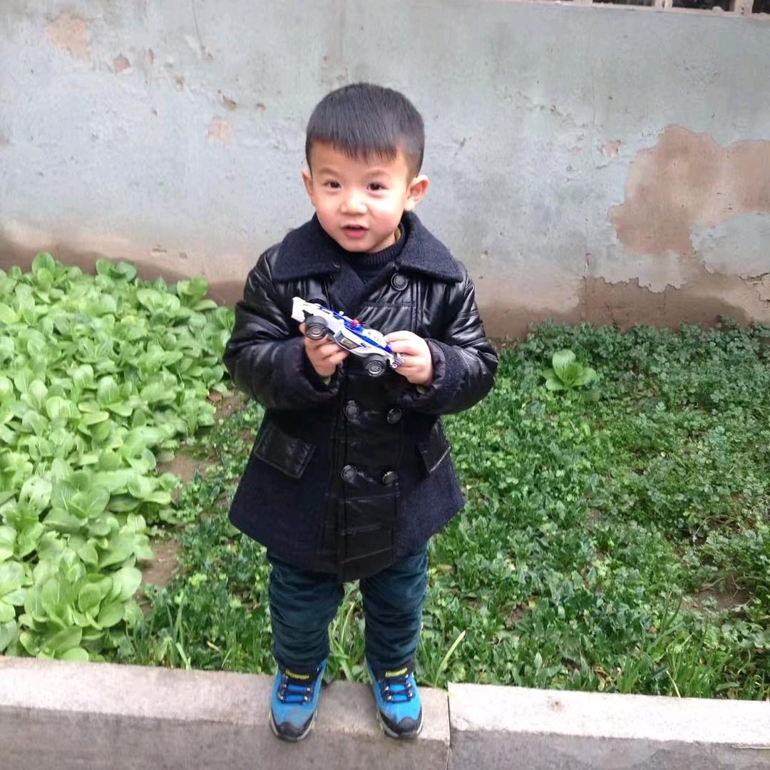 小开心果吖