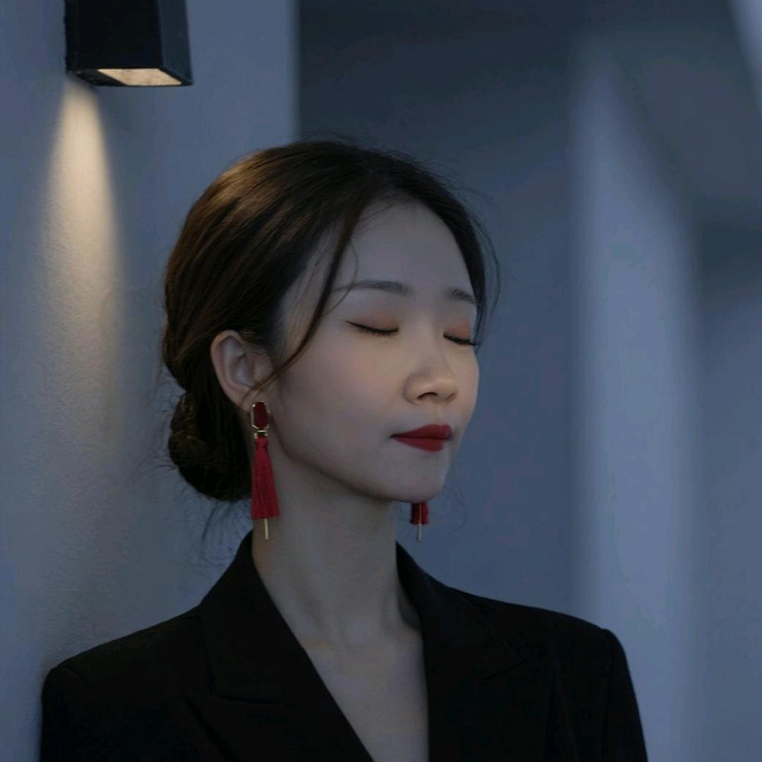 浅笑不语ℒᎭℯ⃝悇泩