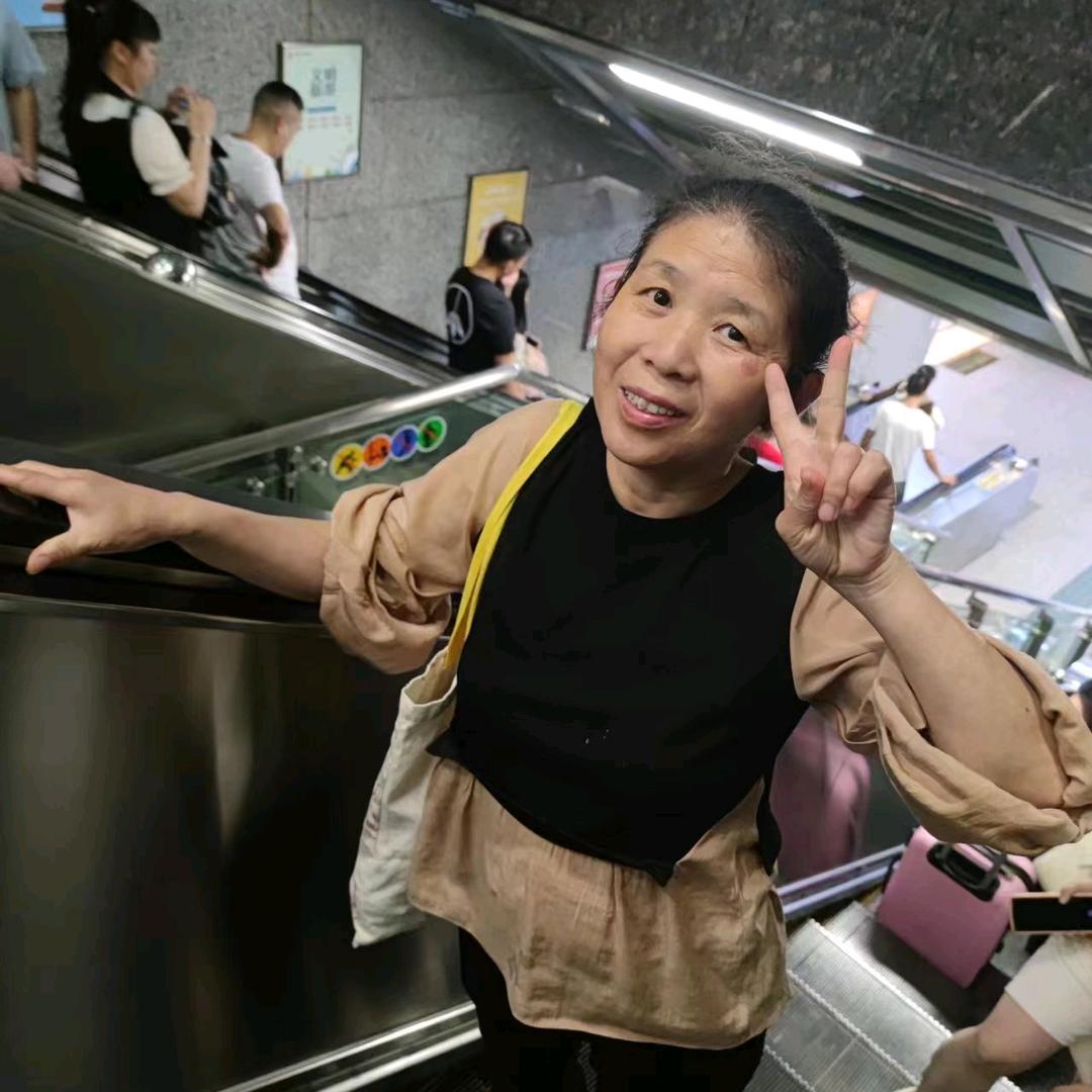 下塘养猪八英姐