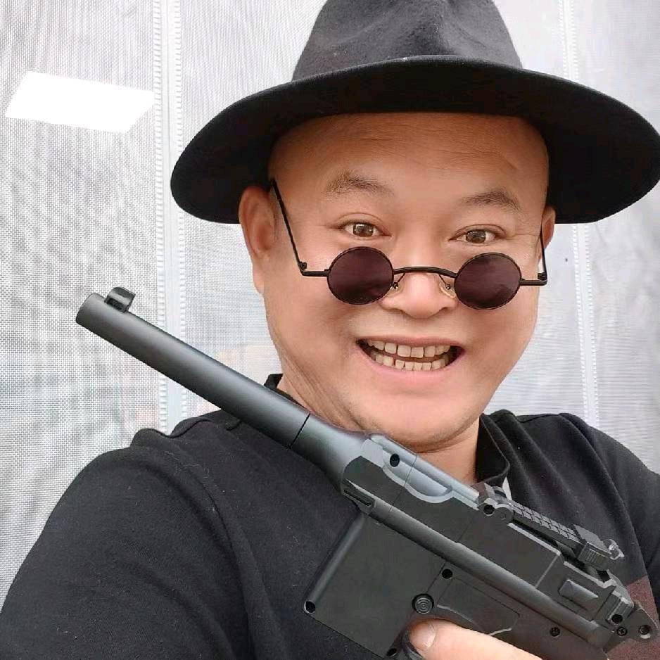 大脑袋老纪