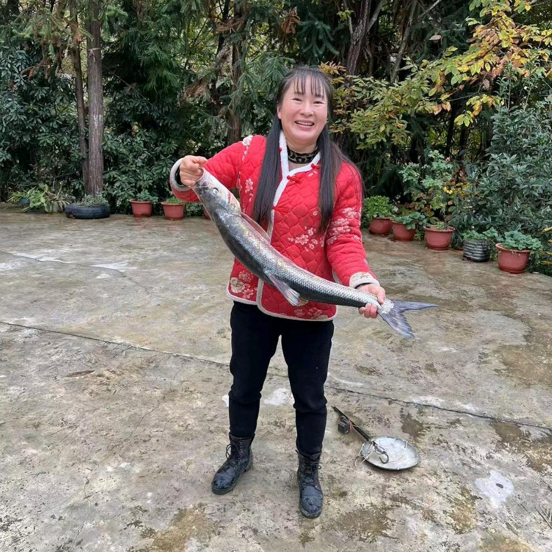 城口妹儿爱钓鱼