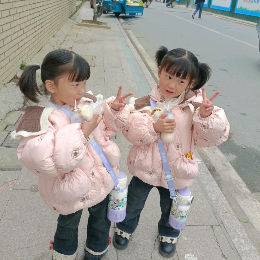 双胞胎姐妹的奶奶
