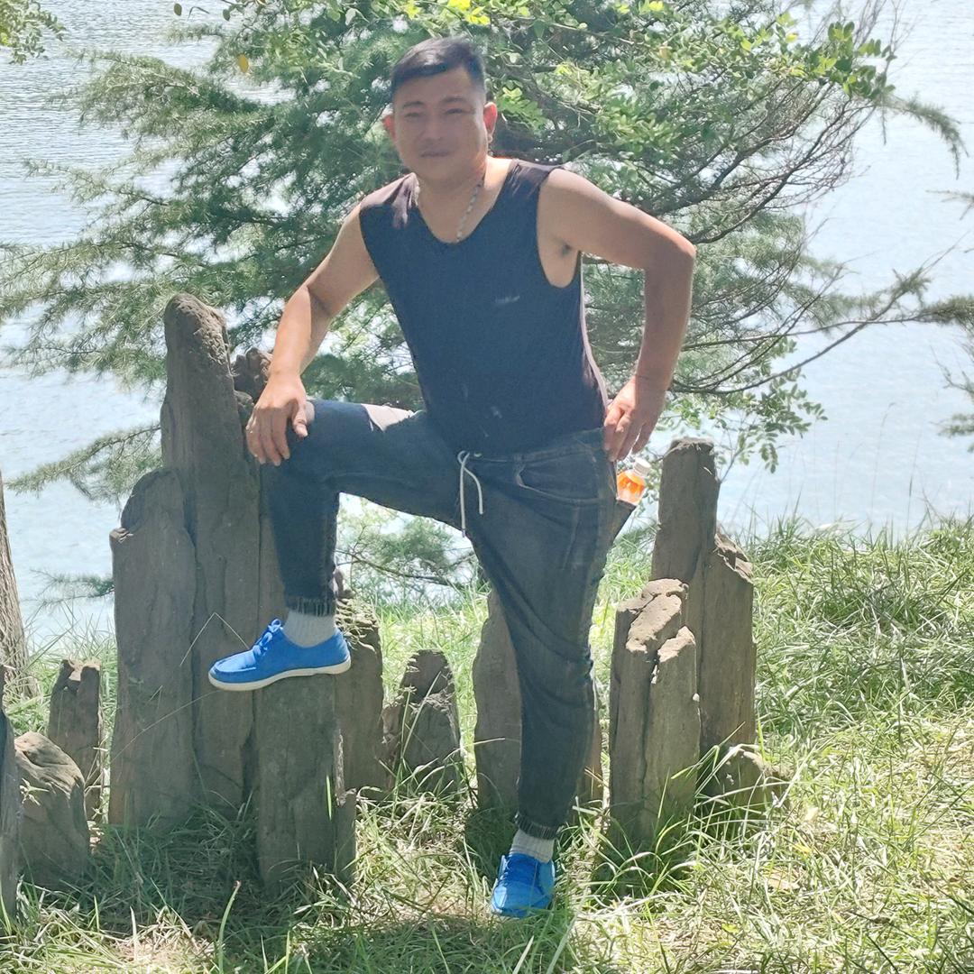 不为往事优，只为今生笑刚刚好