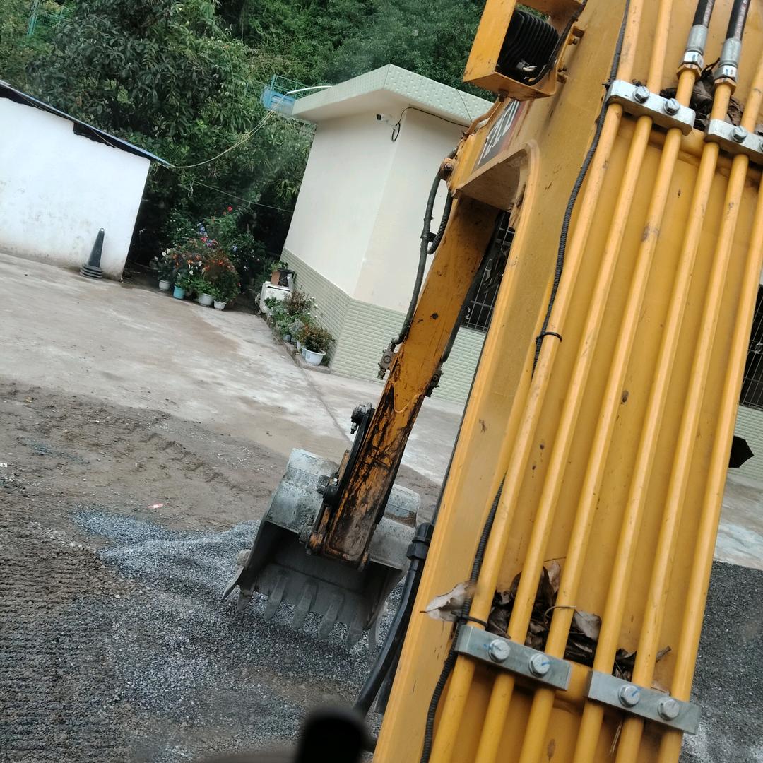 手艺人曹裕博（挖机出租出售）