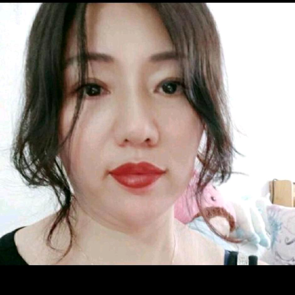 燕子，70后。