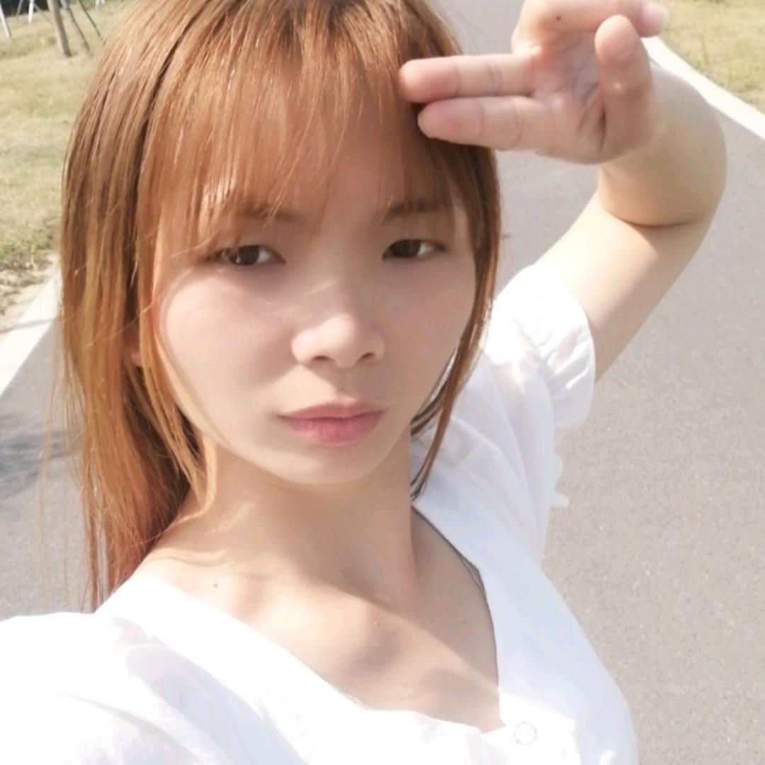 心己的沉默，不言不语。