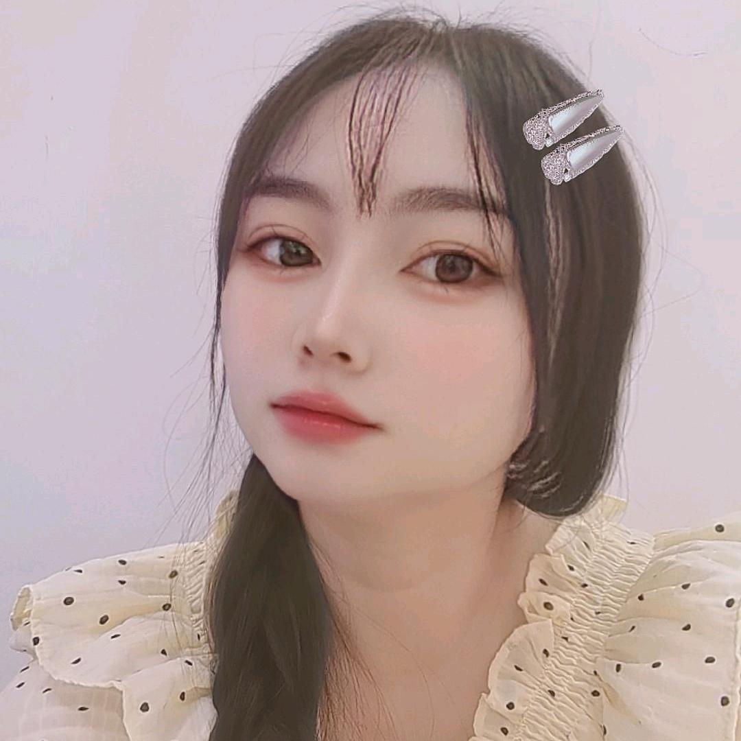 巧家县风雨廊街鞋类箱包店