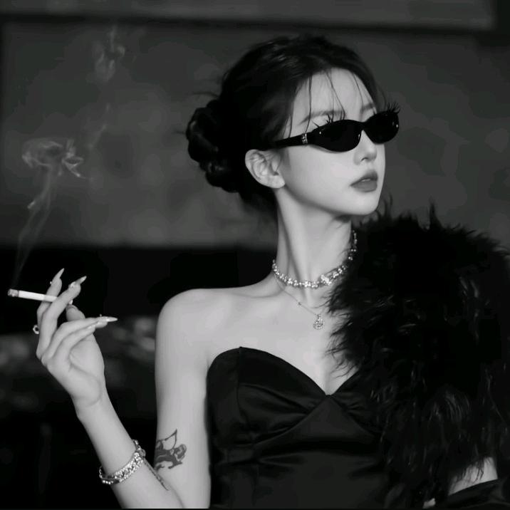 相随与共.&
