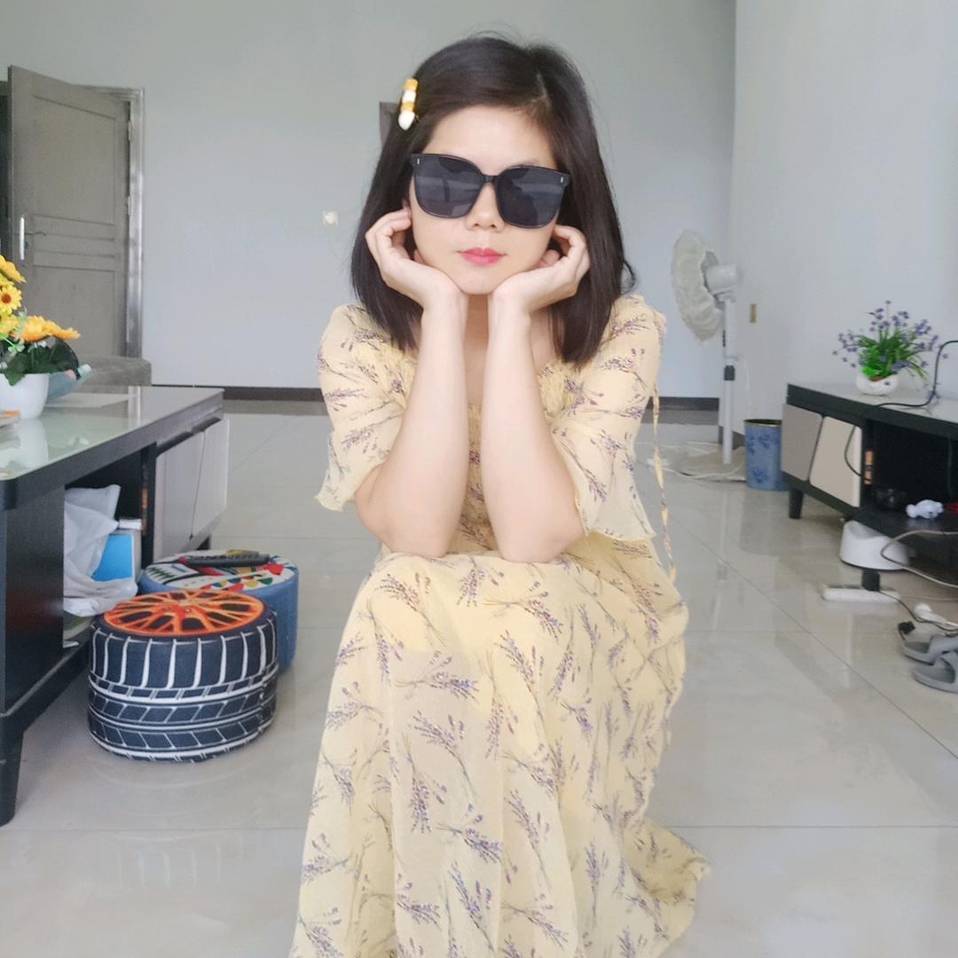 (๑• . 💋佳✨