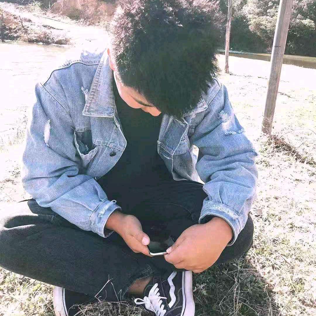 黑不溜秋…