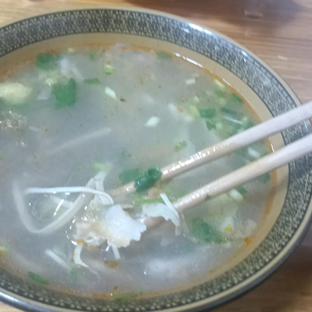 受伤了的小男孩