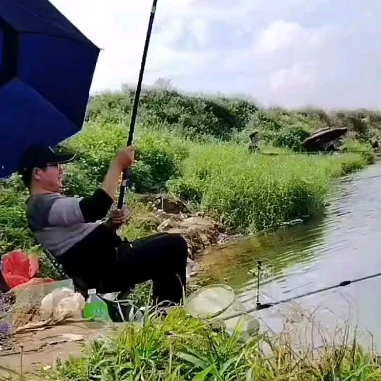 王小贺钓鱼