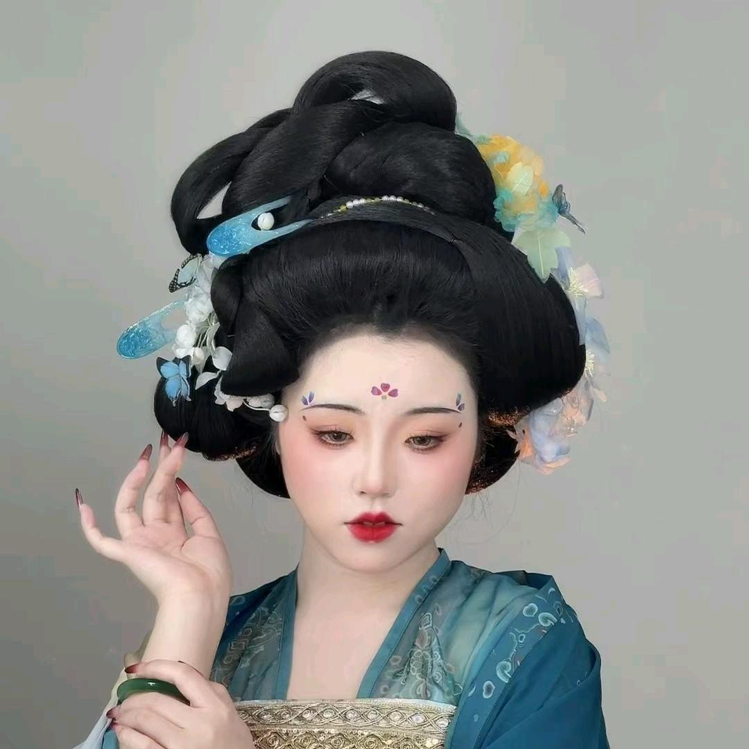 化妆师潘潘
