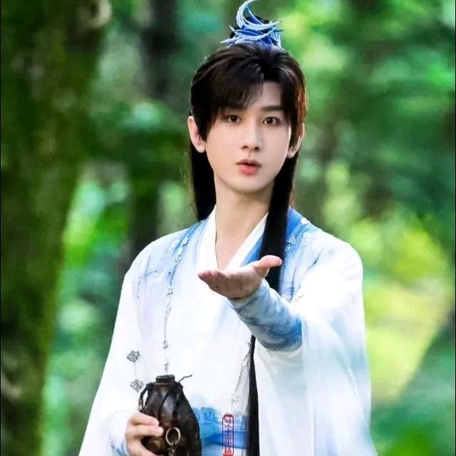 淇毅果（男果果）