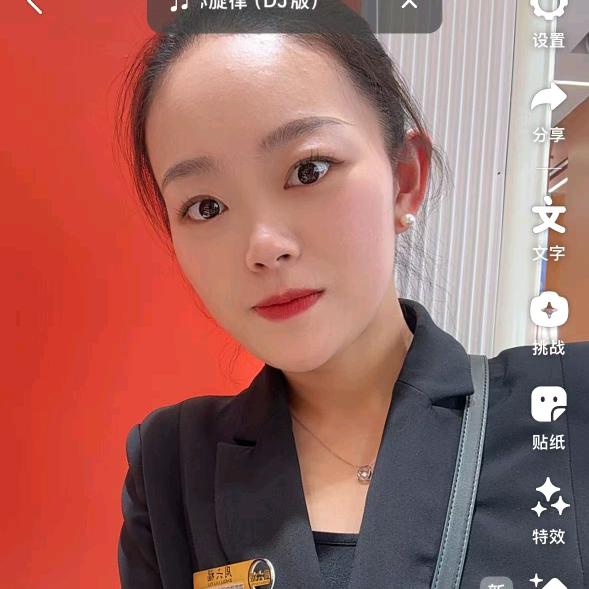 正义路卖珠宝小何