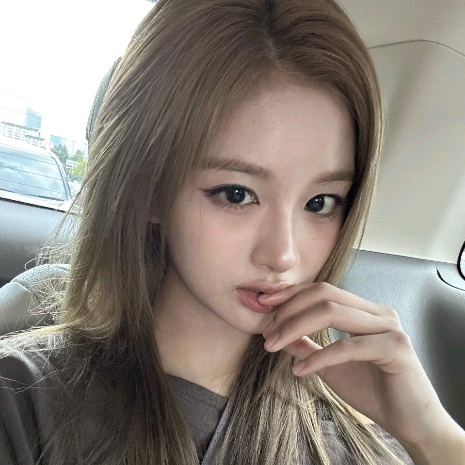 玉米小狗老师吃玉米中