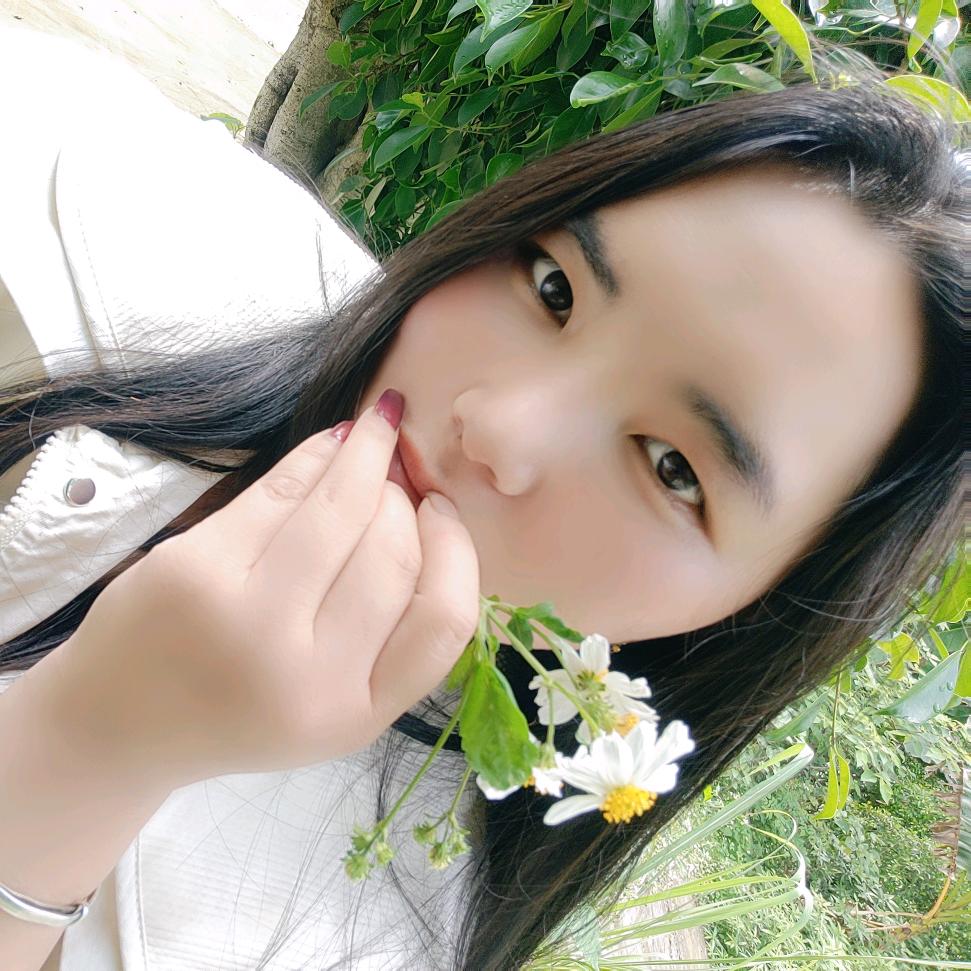 不黏人的小妖精。