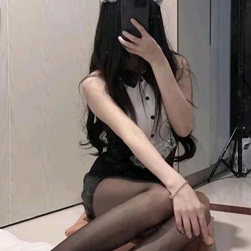 红掌拨清波