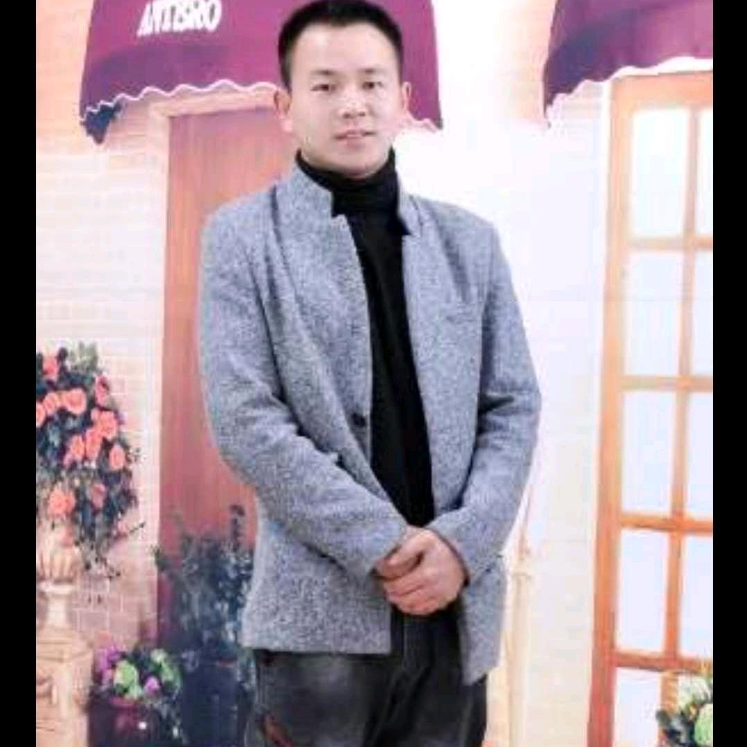 天光乍破遇，暮雪白头老。