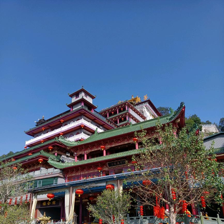 何处飘来一朵云