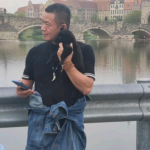 鹰眼镜头圈组装  自动化  郑剑才