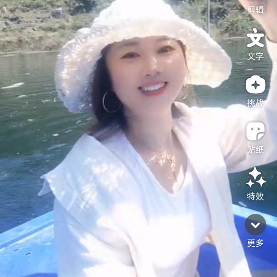 淡淡的月光