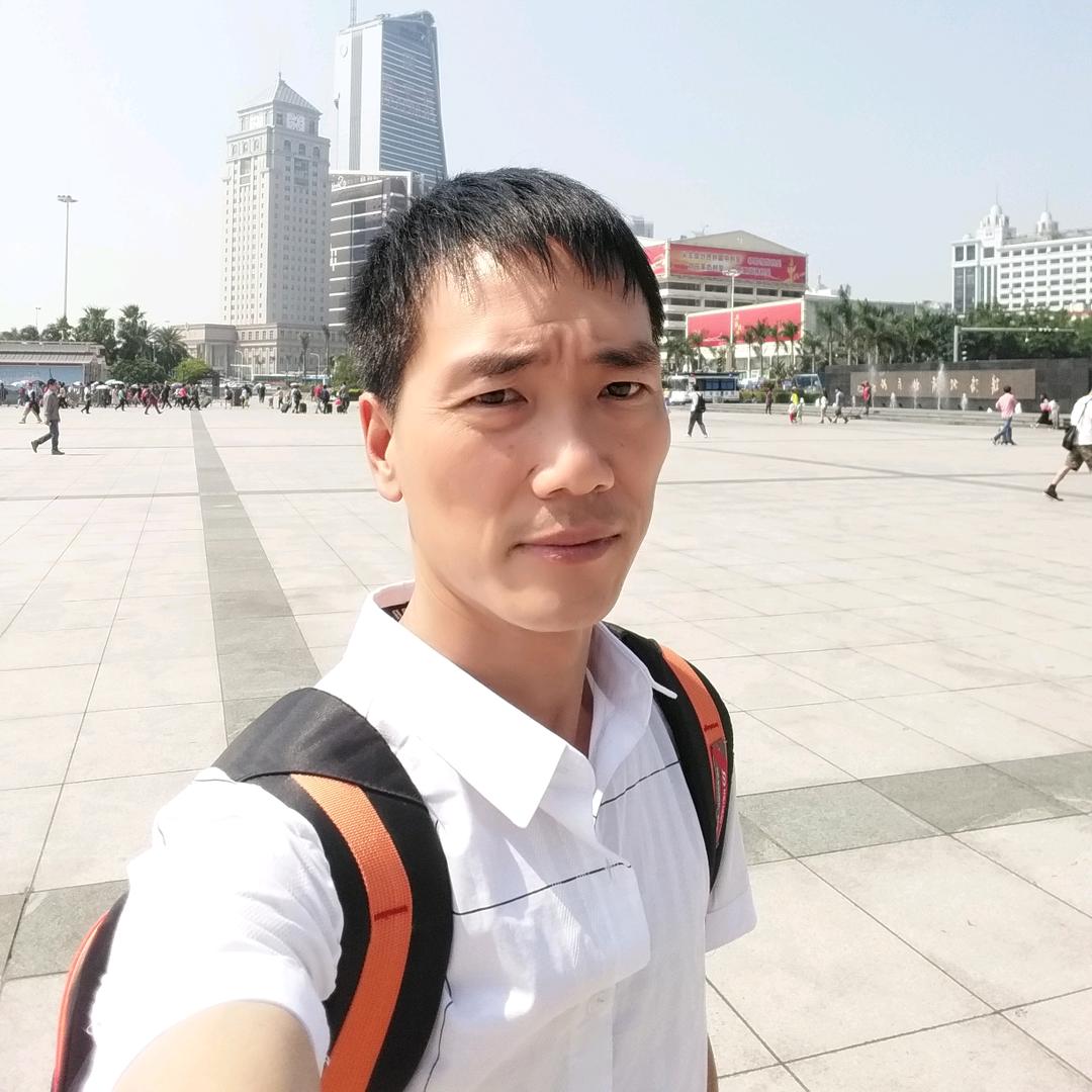 亮哥.