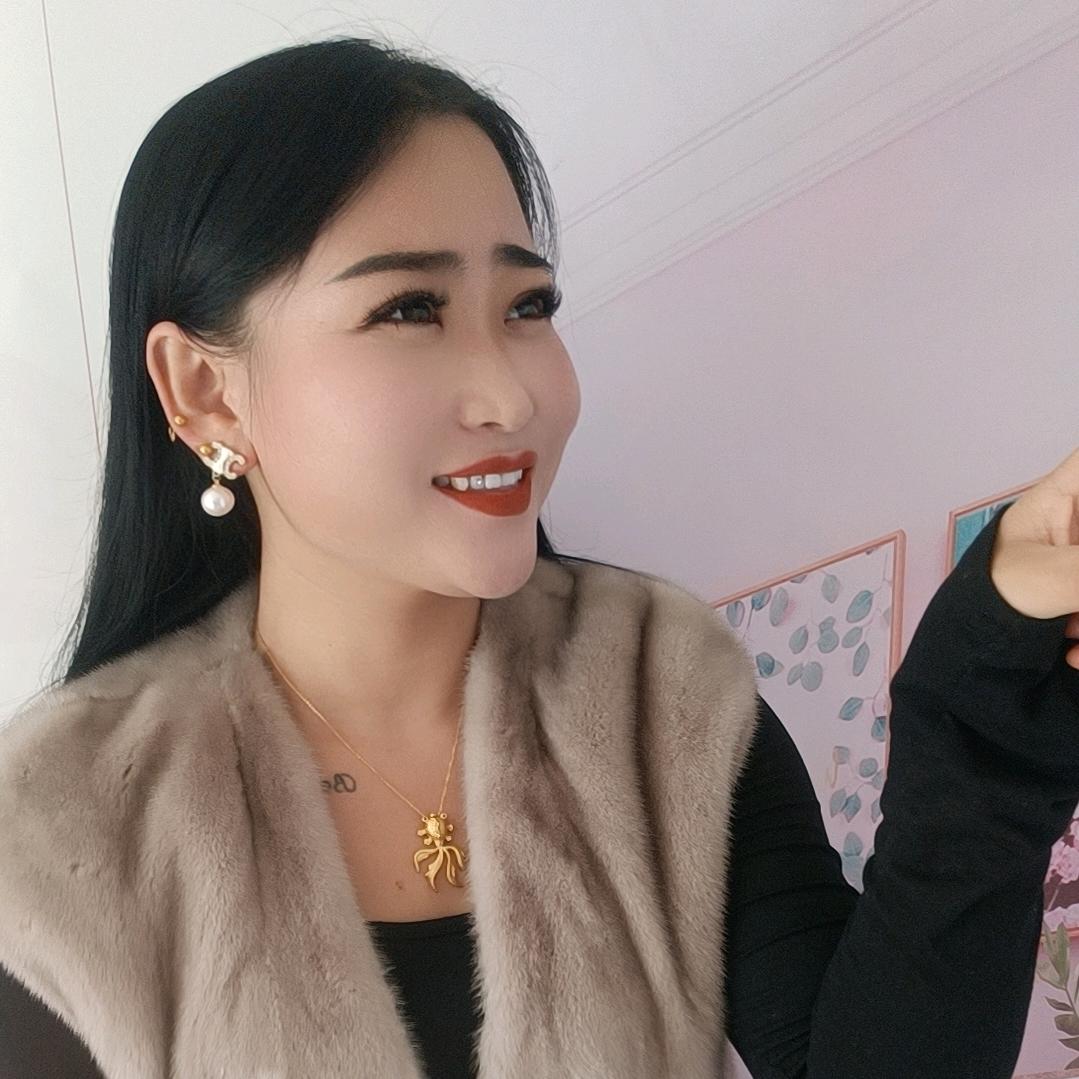 爱笑的英妹