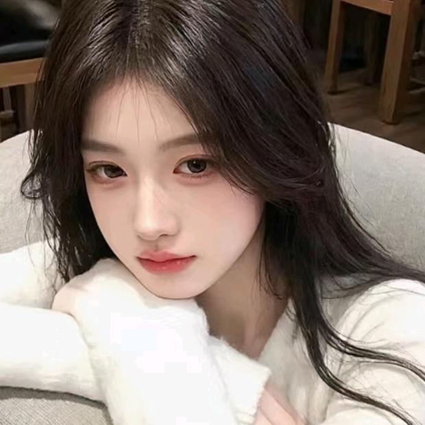 昭昭/•᷅•᷄\୭